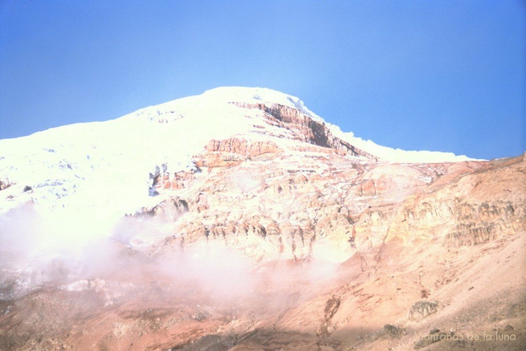 Cumbre Veintimilla del Chimborazo con el el Glaciar Thielmann a la izquierda
